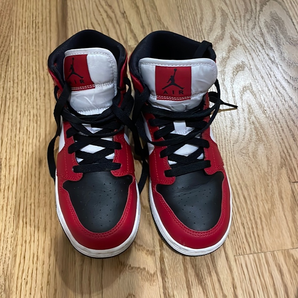 Air Jordan 1 mid black and red